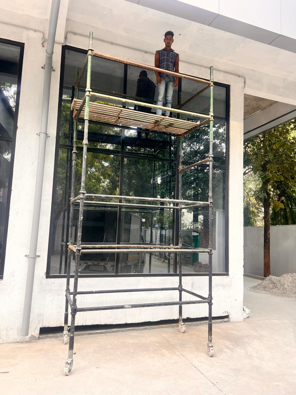 Scaffolding for painting on rent